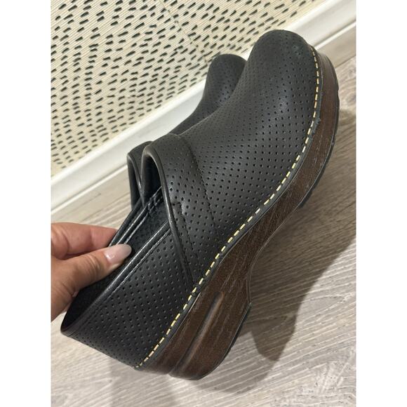Dansko Ladies Perfed Pro Full Black Leather Clog Size 8/38 - Picture 5 of 5